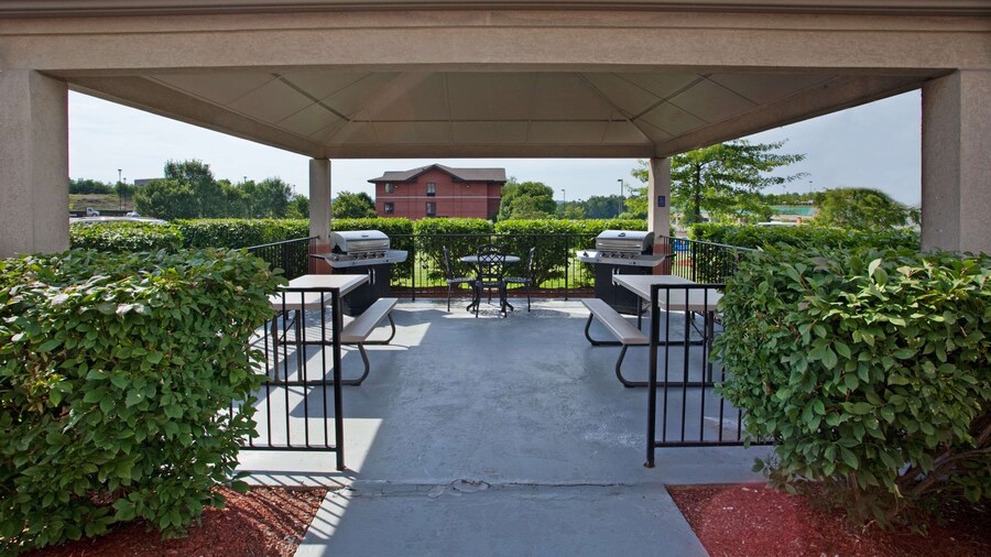 Sonesta Simply Suites Pittsburgh Airport