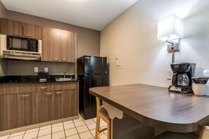 Fridge, microwave, coffee/tea maker - Studio 6 Dallas, TX - Northwest (Dallas)