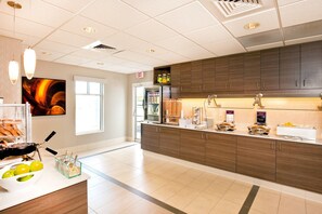 Buffet déjeuner gratuit tous les jours