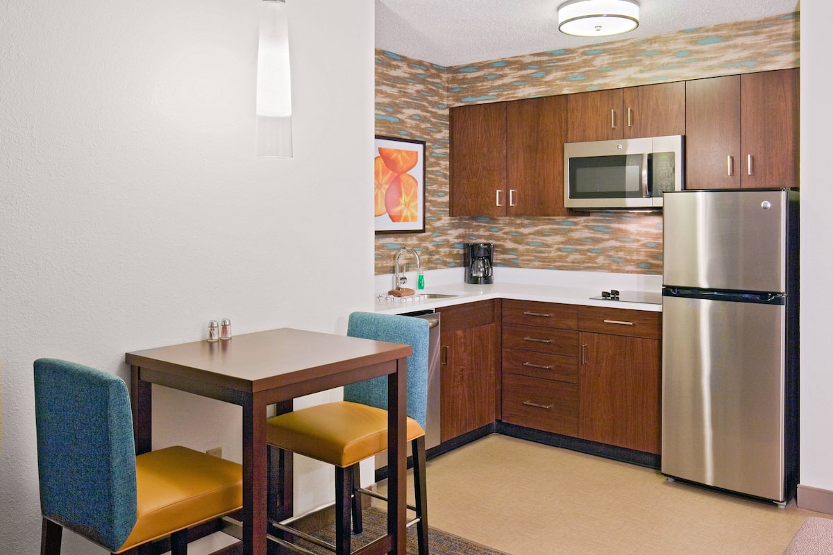 suite, 1 double bed | private kitchenette | full-sized fridge, microwave, stovetop, dishwasher