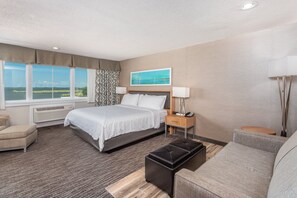 Standard Room, 1 King Bed (Extra Floor Space) | Premium bedding, in-room safe, desk, iron/ironing board - Holiday Inn Express Annapolis East-Kent Island by IHG (Grasonville)