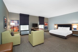 In-room safe, desk, laptop workspace, iron/ironing board - Hampton Inn Madison Huntsville Airport (Madison)