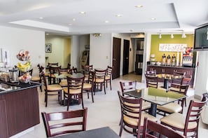 Desayuno para llevar gratuito y diario