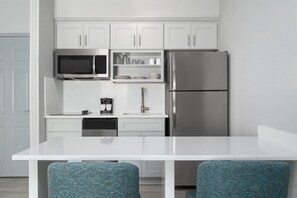 Deluxe Suite, 1 Bedroom, 2 Queen Beds, Kitchen | Private kitchen | Full-sized fridge, microwave, stovetop, coffee/tea maker