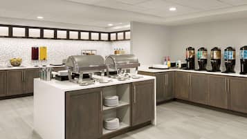 Tägliches inbegriffenes kontinentales Frühstück