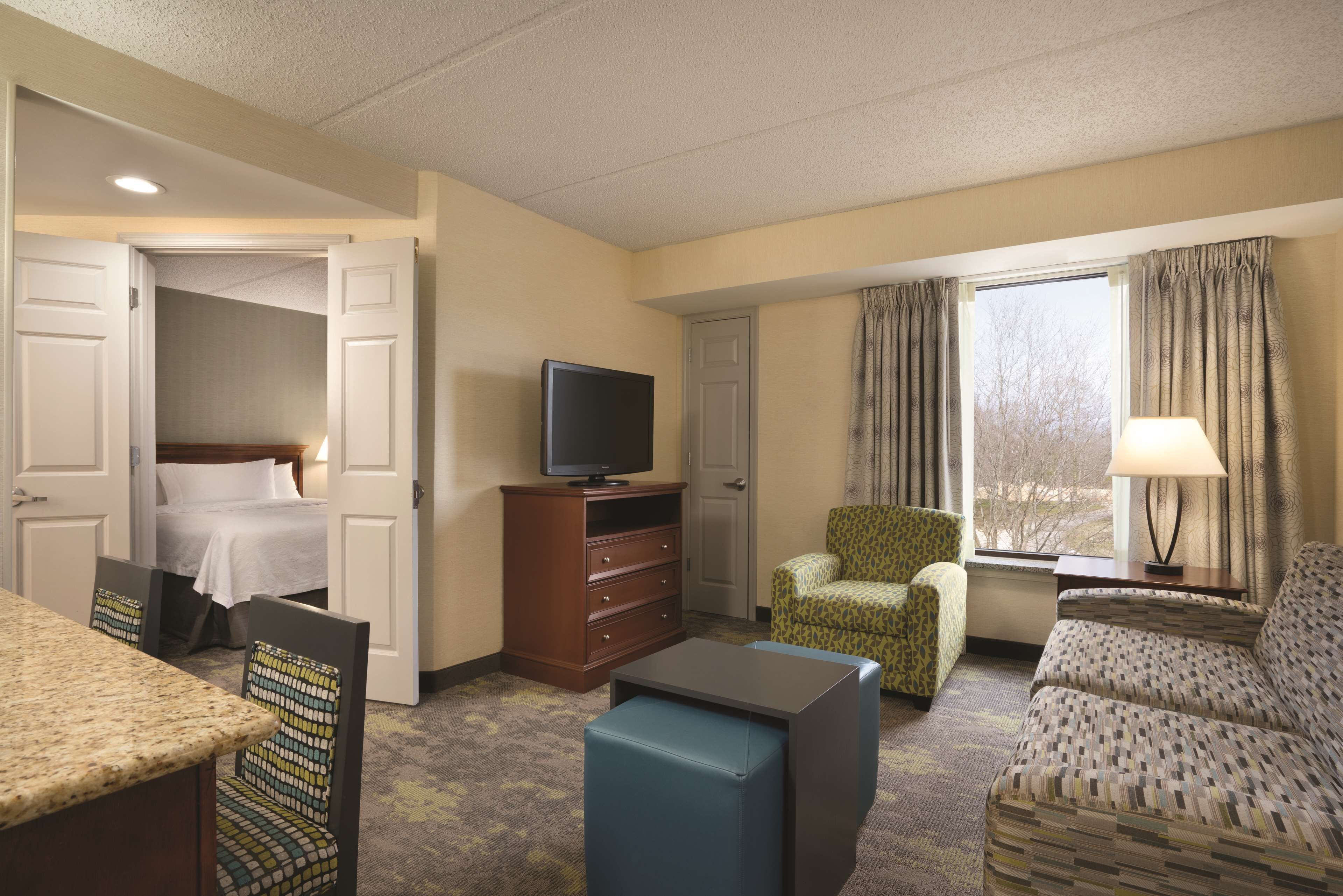 2 bedrooms, premium bedding, in-room safe, laptop workspace