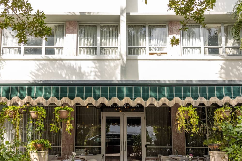 Crest Hotel Suites