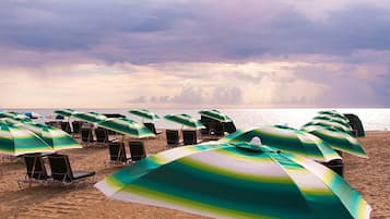 Beach nearby, white sand, sun loungers, beach towels