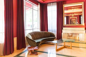 Coin salon dans le hall