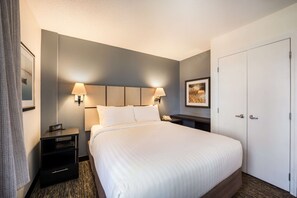 1 bedroom, Egyptian cotton sheets, premium bedding, desk