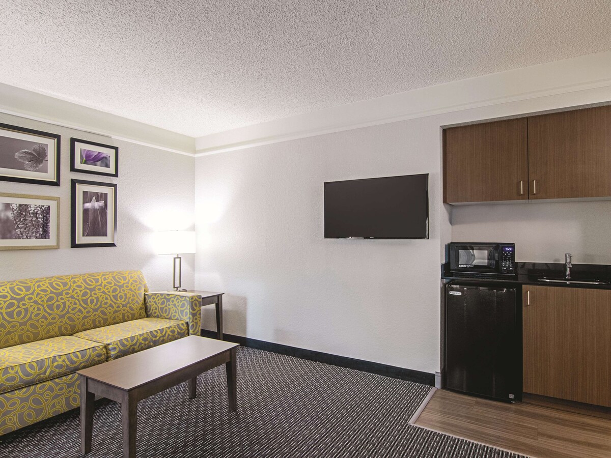 헨더슨 (CO) La Quinta Inn & Suites by Wyndham Denver Airport DIA 호텔 외관
