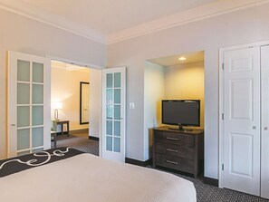 Suite, 1 King Bed, Non Smoking | Premium bedding, desk, laptop workspace, blackout drapes