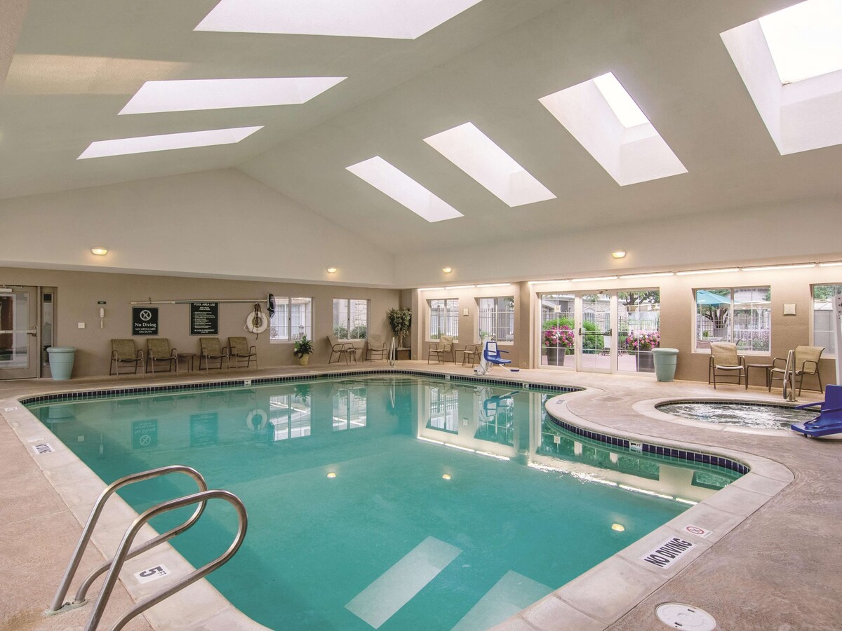 헨더슨 (CO) La Quinta Inn & Suites by Wyndham Denver Airport DIA 호텔 스위트룸