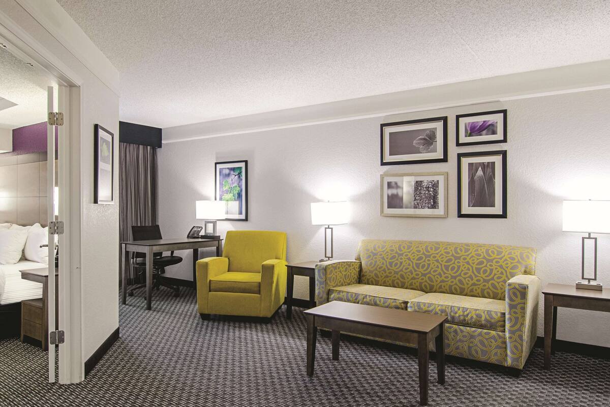 suite, 1 king bed, non smoking | premium bedding, desk, laptop workspace, blackout curtains