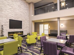 Lobby - La Quinta Inn & Suites by Wyndham Denver Airport DIA (Denver)