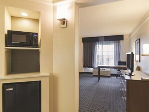 Deluxe Room, 1 King Bed, Non Smoking | Premium bedding, desk, laptop workspace, blackout drapes