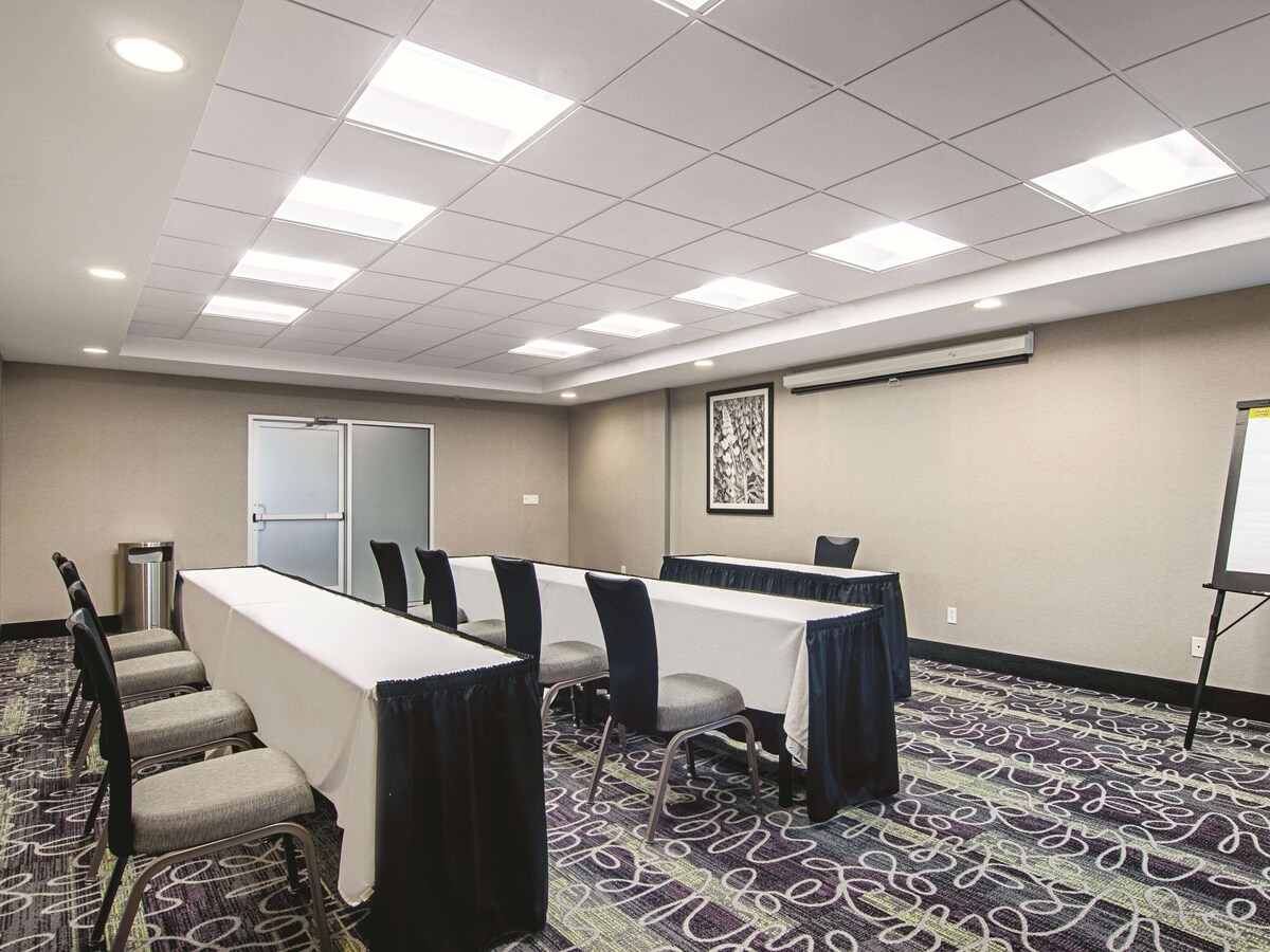 헨더슨 (CO) La Quinta Inn & Suites by Wyndham Denver Airport DIA 호텔 외관