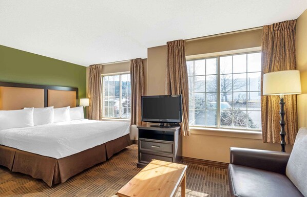 Estudio Deluxe, 1 cama King size y sofá cama, para no fumadores | Escritorio y espacio para trabajar con laptop 