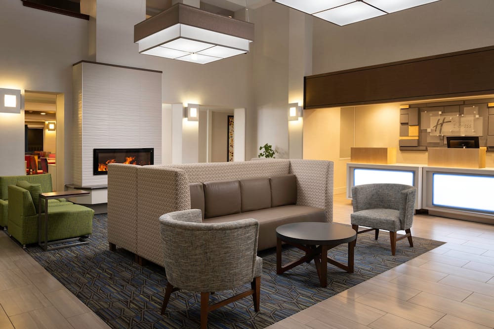 Holiday Inn Express Suites Belmont by IHG