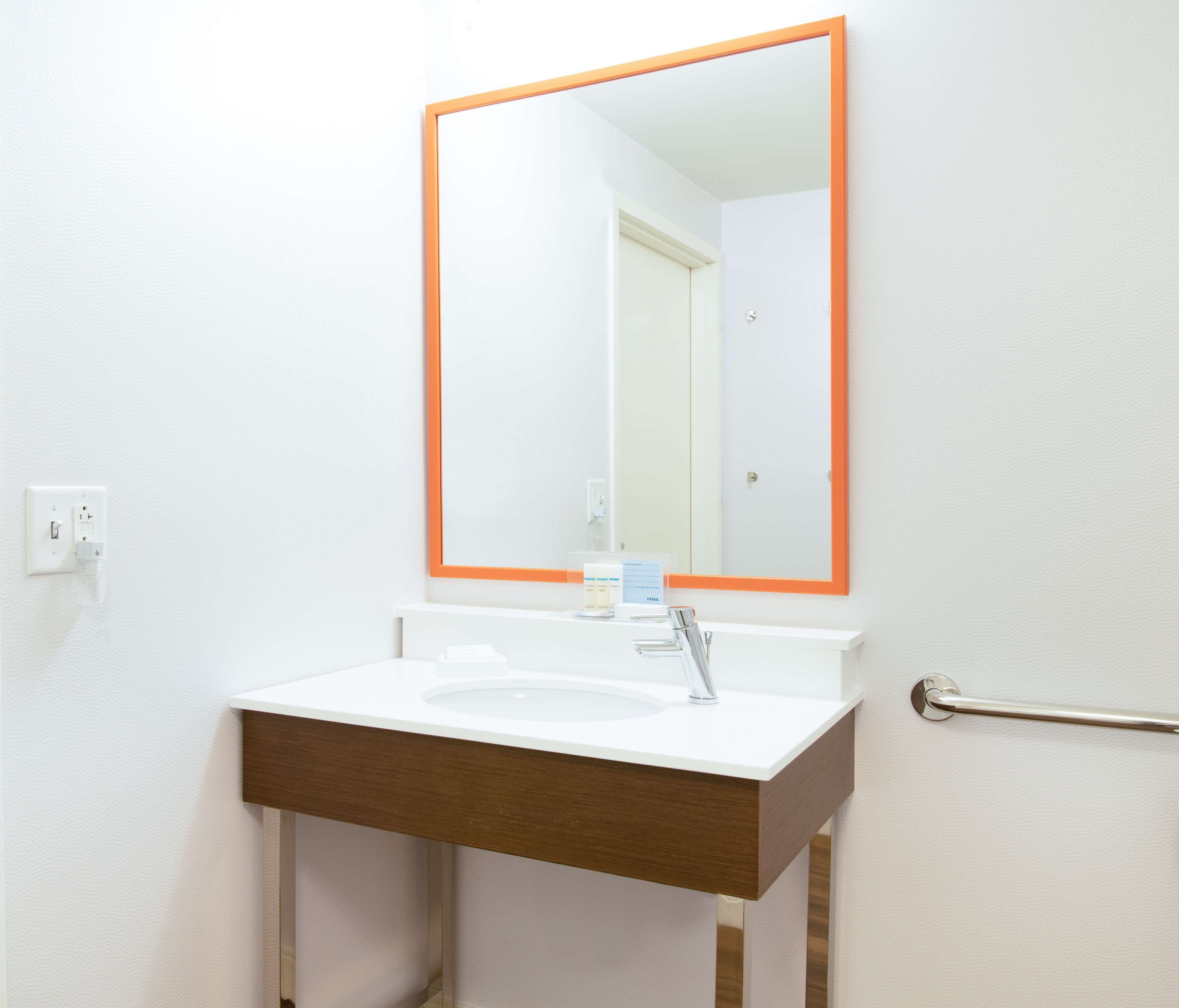 combined shower/bathtub, free toiletries, hair dryer, towels