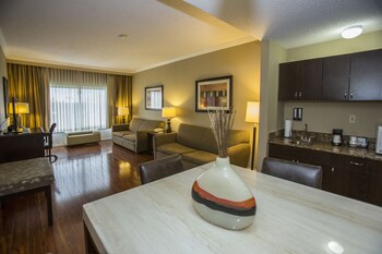 Flat-screen TV at Best Western Plus Ambassador Suites Venice