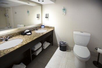 Honeymoon Suite, 1 King Bed, Non Smoking, Refrigerator & Microwave | Bathroom | Free toiletries, hair dryer, towels, soap at Best Western Plus Ambassador Suites Venice