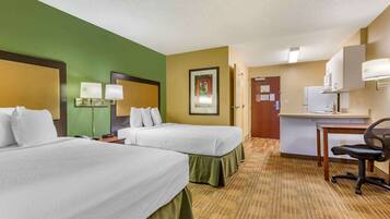 Estúdio, 2 camas de casal, para não fumantes | Escrivaninha, Wi-Fi de cortesia, roupa de cama