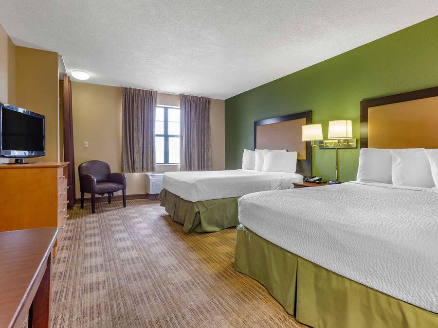 Studio, 2 Double Beds, Non Smoking | Desk, free WiFi, bed sheets
