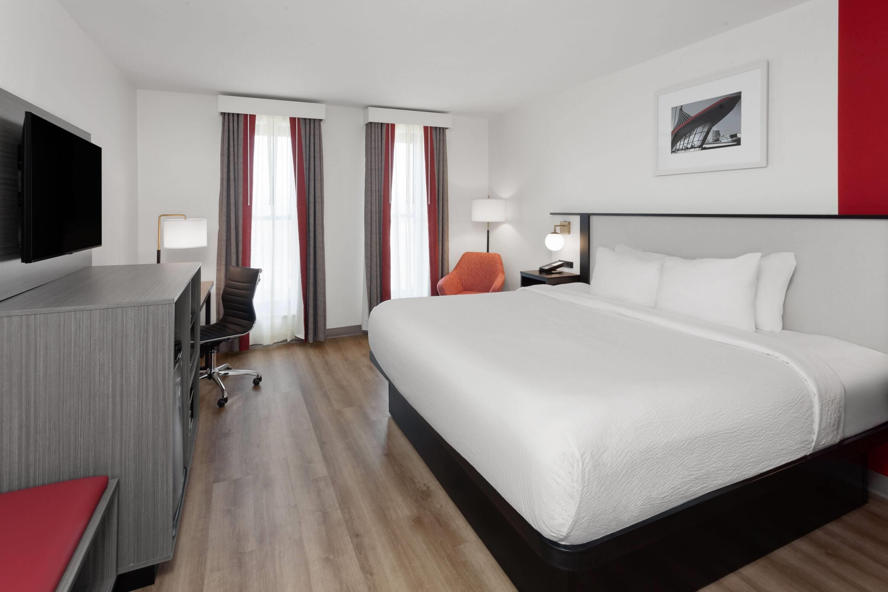 Room, 1 Bedroom, Non Smoking (1 King Bed with SofaBed) | In-room safe, desk, blackout drapes, soundproofing