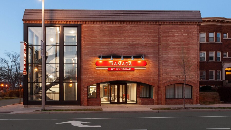 Ramada by Wyndham Milwaukee
