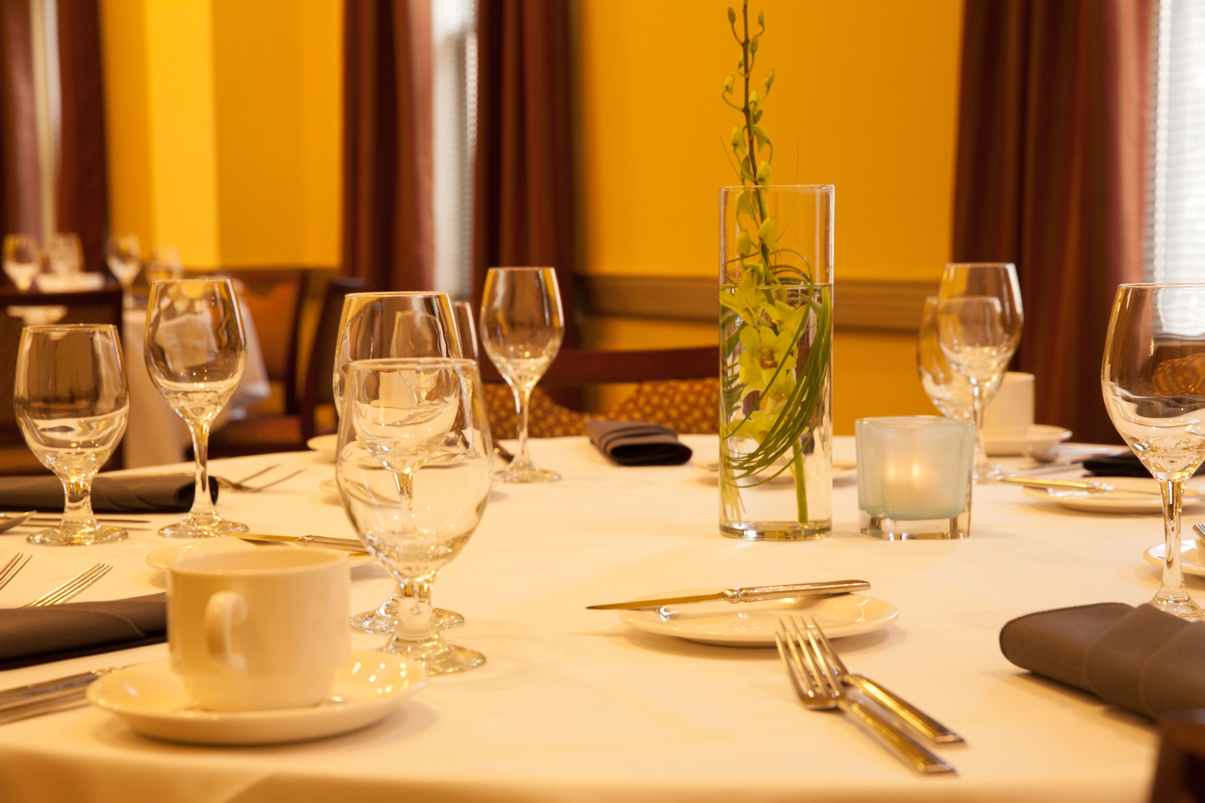 2 restaurants, breakfast served