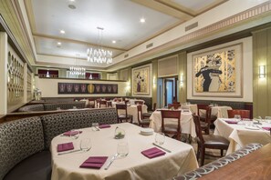 2 restauranter, frokost serveres