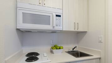 Full-size fridge, microwave, stovetop