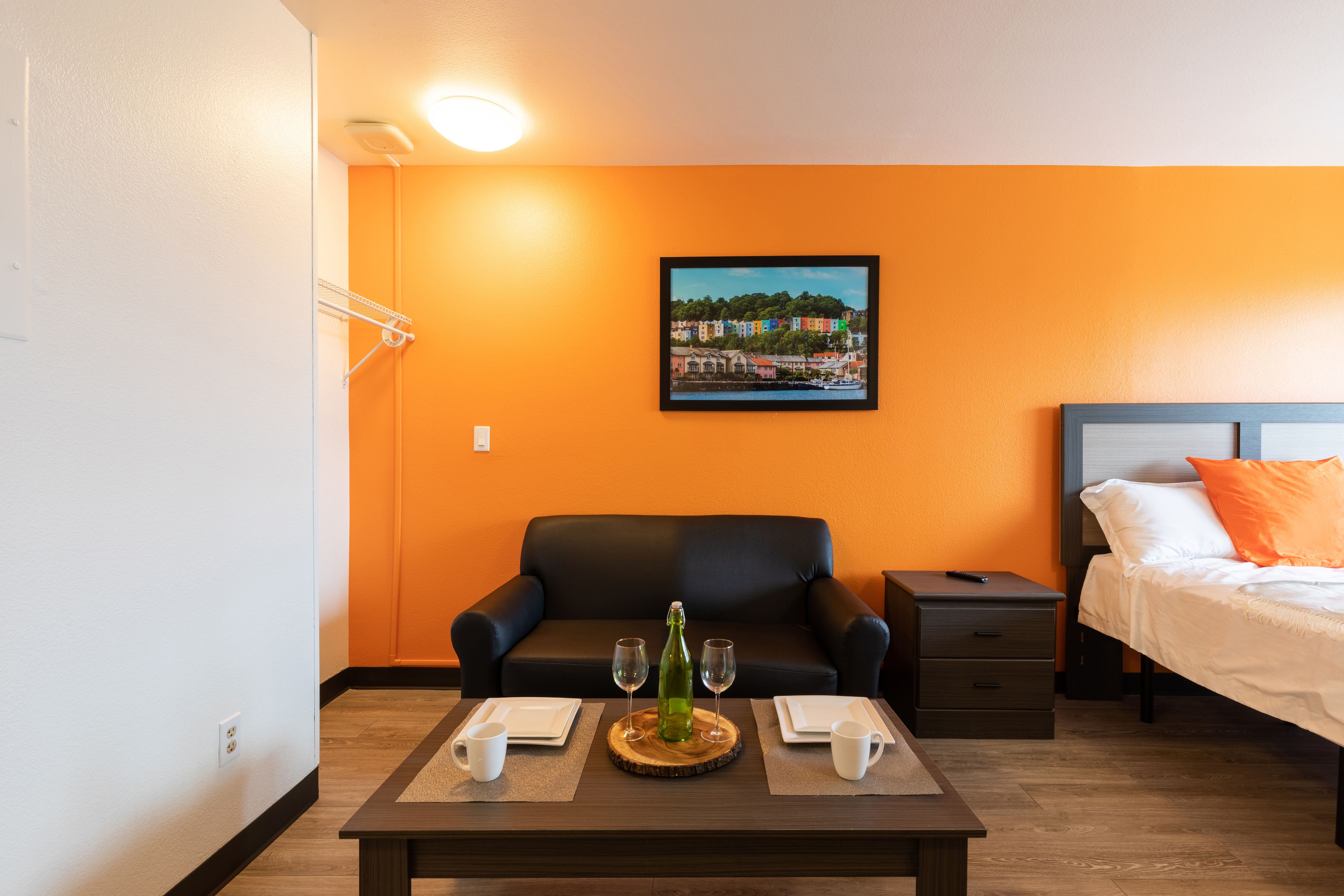 desk, free wifi, bed sheets, wheelchair access