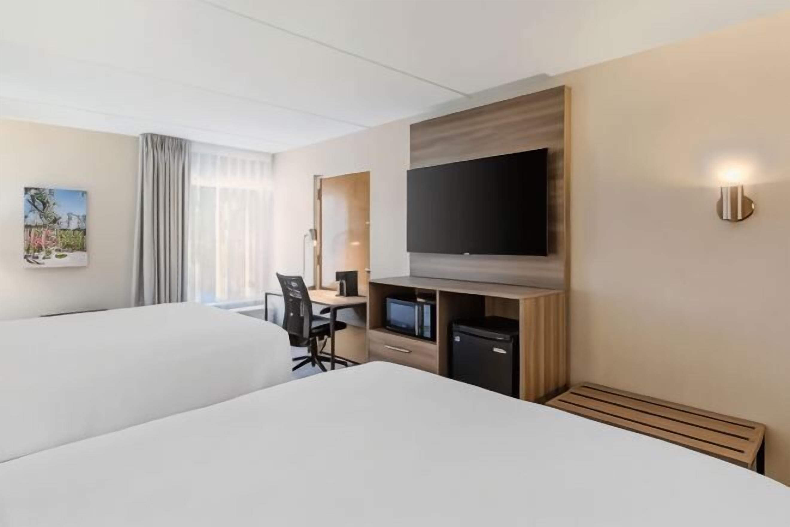 Ylelliset vuodevaatteet, työpöytä