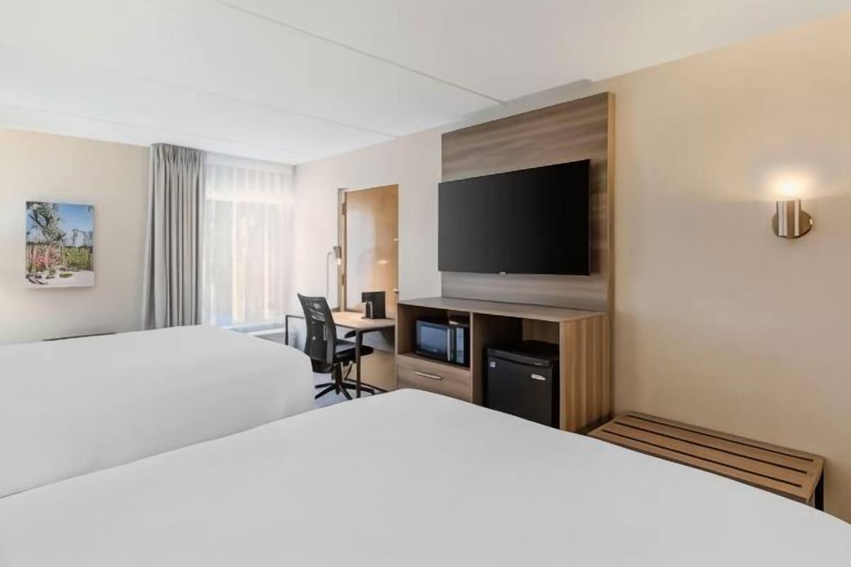 Ylelliset vuodevaatteet, työpöytä