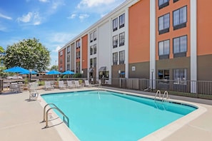 Seasonal outdoor pool, sun loungers