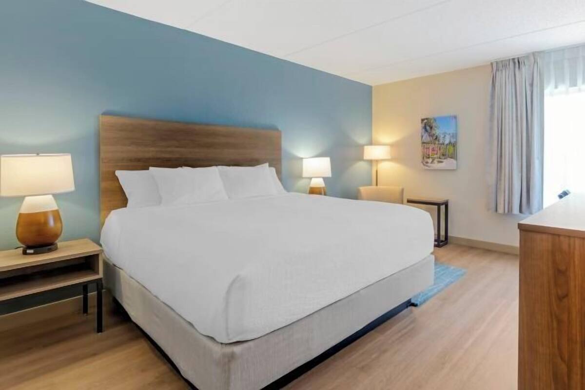 Ylelliset vuodevaatteet, työpöytä