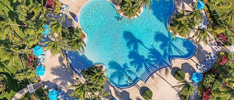 3 outdoor pools, sun loungers