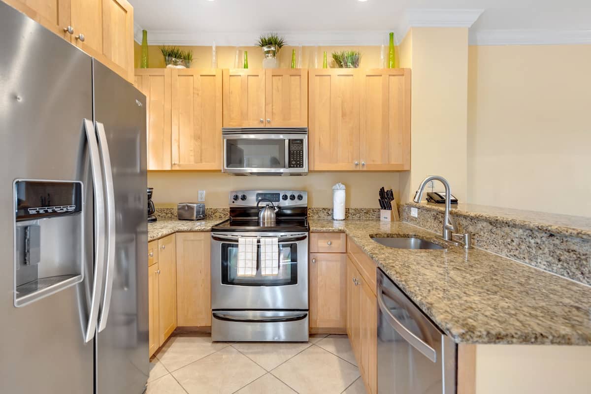 villa, 3 bedrooms (waterfront) | shared kitchen | coffee/tea maker