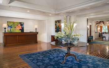 Hotel entrance and lobby at Tranquility Bay Beachfront Hotel and Resort