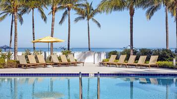 3 outdoor pools, sun loungers