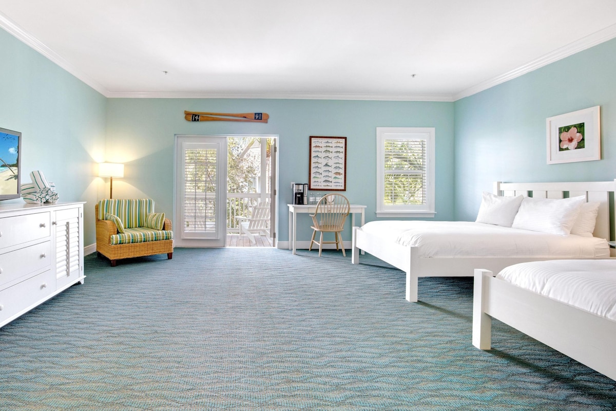 Superior Room, 2 Queen Beds (Tropical Garden) | Premium bedding, pillowtop beds, in-room safe, desk