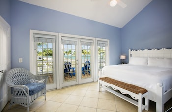 Premium bedding, pillowtop beds, in-room safe, desk at Tranquility Bay Beachfront Hotel and Resort