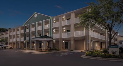 HomeTowne Studios by Red Roof Detroit - Livonia