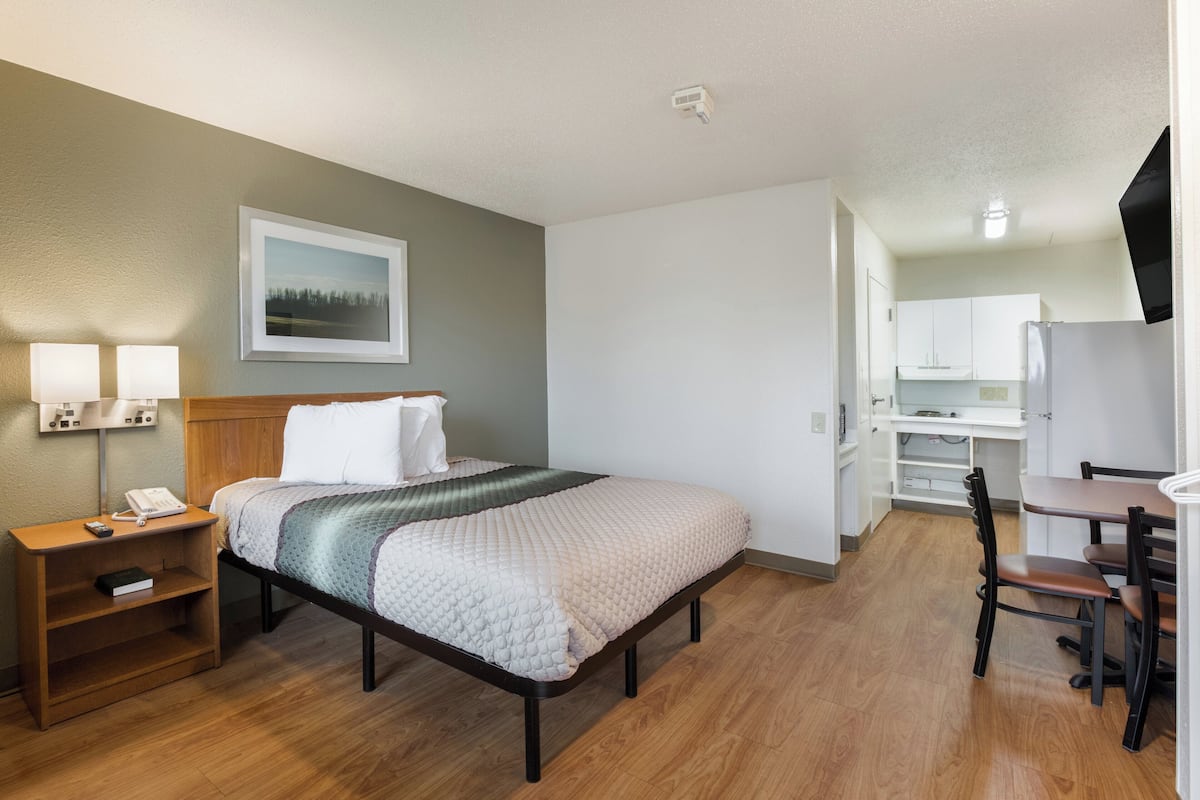 Studio, 1 grand lit, accessible aux personnes à mobilité réduite, non-fumeurs | Rideaux occultants, lits bébé (gratuits), Wi-Fi gratuit, draps fournis