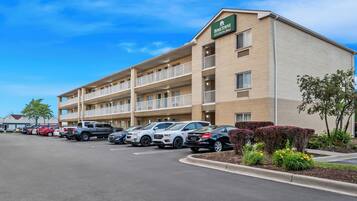 A multi-story hotel with a parking lot.