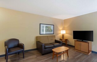 Deluxe Studio, Multiple Beds, Non Smoking | Desk, laptop workspace, blackout drapes, iron/ironing board