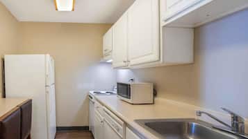 Estudio, 2 camas de matrimonio, no fumadores | Cocina privada | Frigorífico grande, microondas, placa de cocina y cafetera o tetera