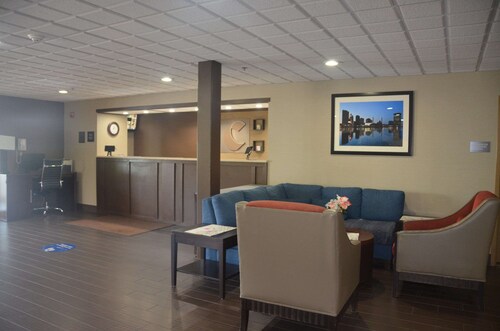 Comfort Inn & Suites Maumee - Toledo (I80-90)